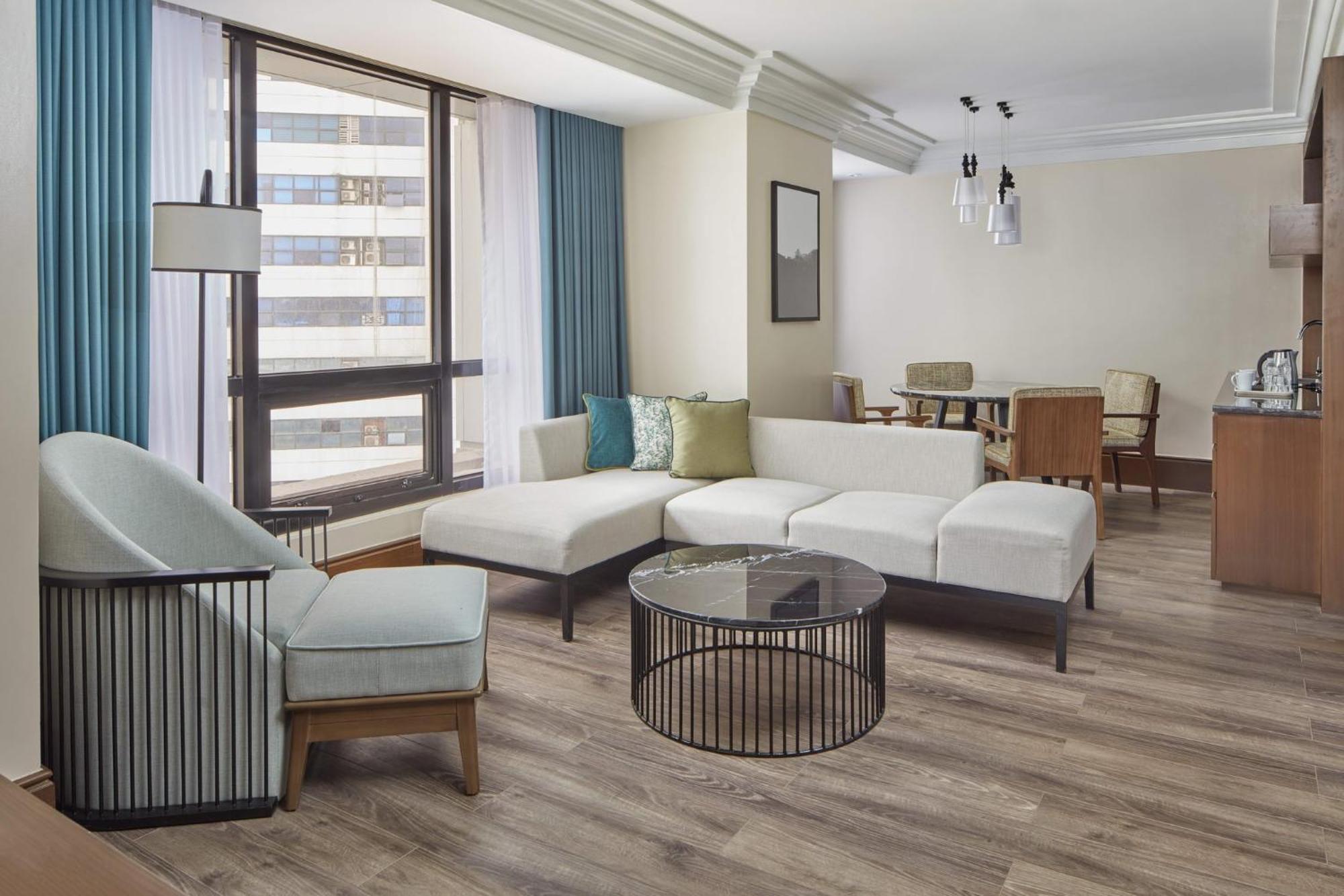 Holiday Inn & Suites Manila Galleria By Ihg Pasig City Exterior foto
